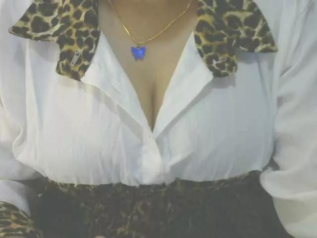 Aarju on BongaCams 