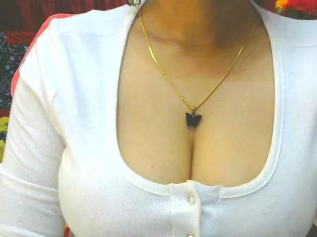 Aarju on BongaCams 