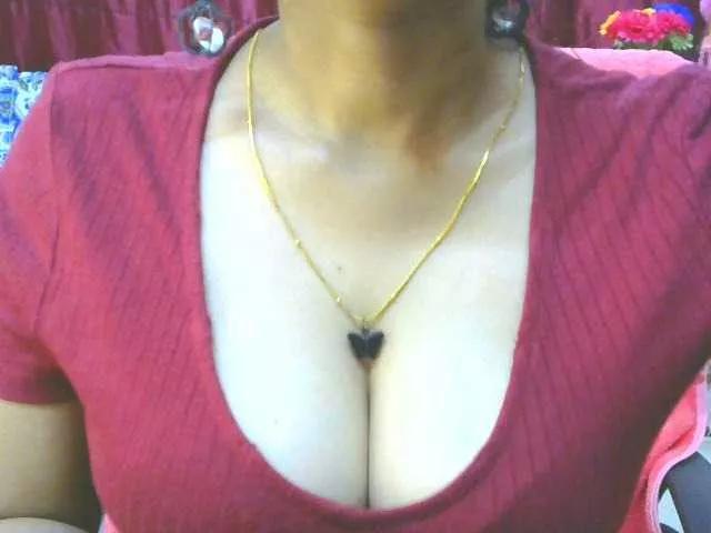 Aarju on BongaCams 