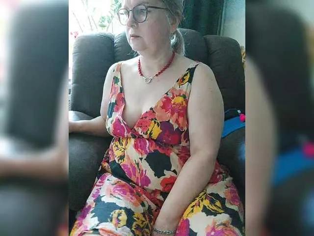 Adiline on BongaCams