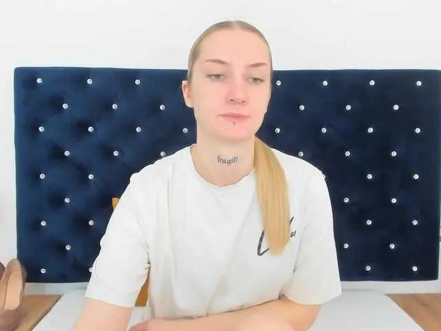 AlexaKisses on BongaCams