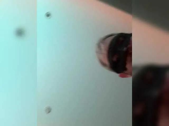 Cherry-lips on BongaCams