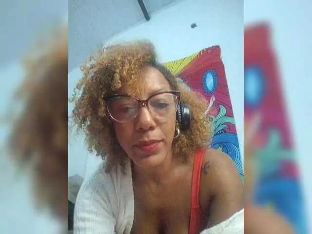 CinnamonGirl on BongaCams