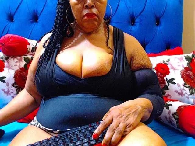 Ebonycandy10 on BongaCams