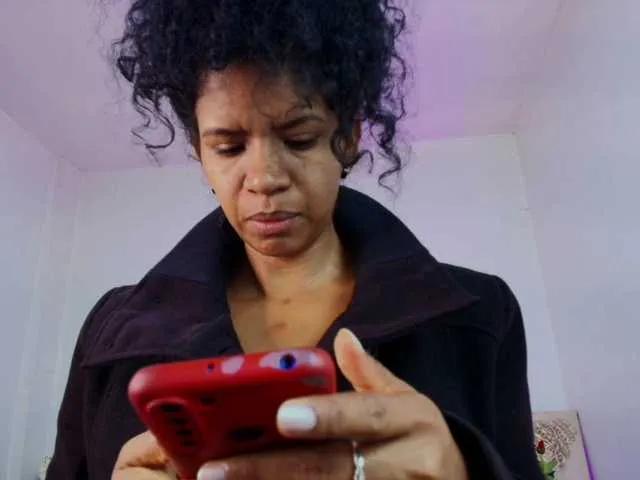 Ellie-Alves on BongaCams