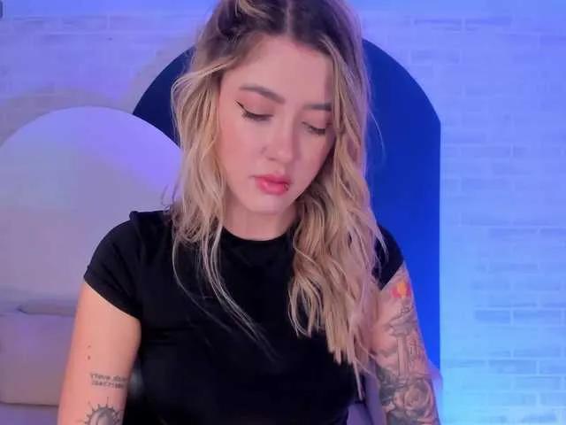 EveBenson on BongaCams 