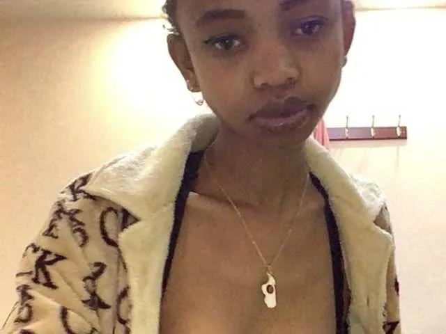 Kittygirl251 on BongaCams
