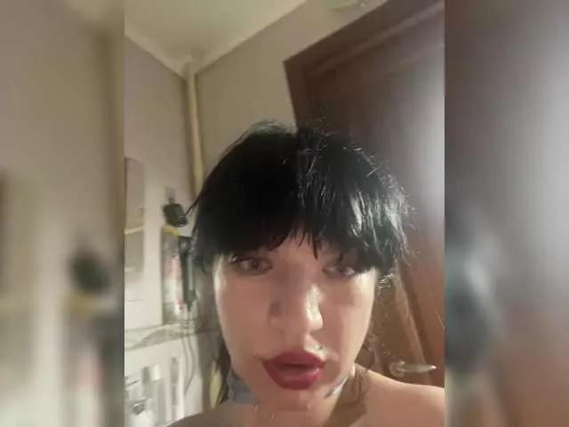 Laylay13 on BongaCams 