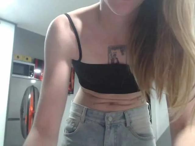 Littlemolly1 on BongaCams 