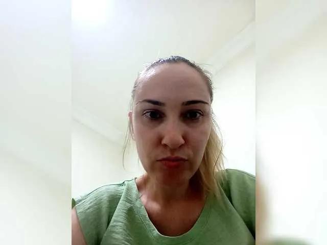 meri12 on BongaCams