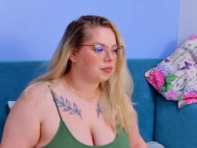 moon-cake on BongaCams 