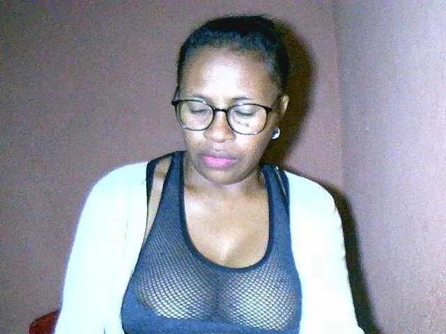 Nirinah2710 on BongaCams 