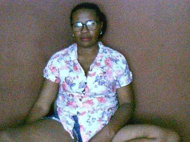 Nirinah2710 on BongaCams 