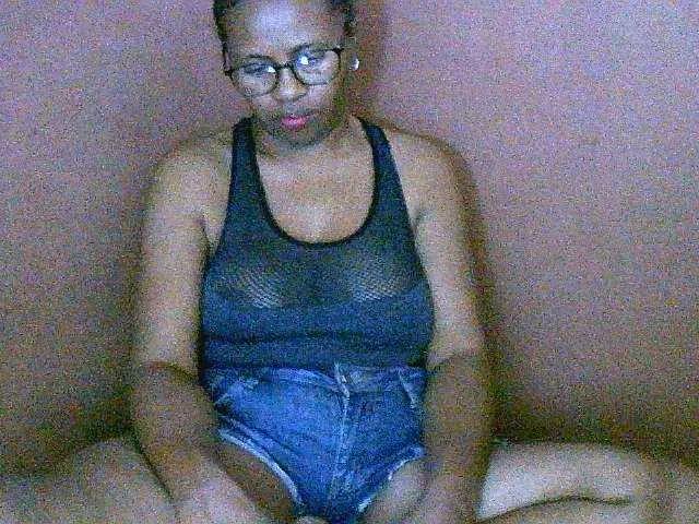 Nirinah2710 on BongaCams