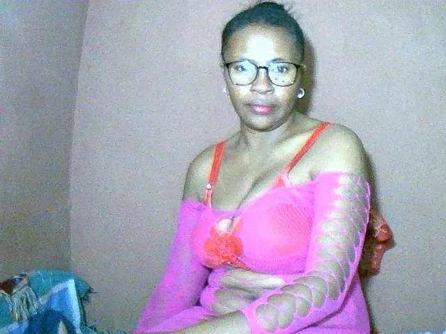 Nirinah2710 on BongaCams