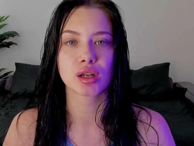 ReginaWine on BongaCams