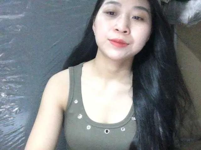 Strawberry18 on BongaCams
