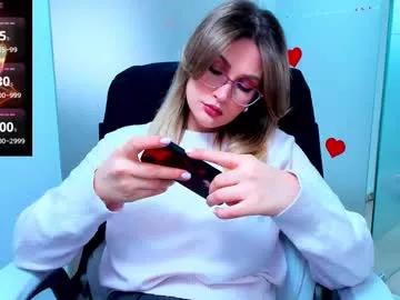 evelyne_rose from Chaturbate