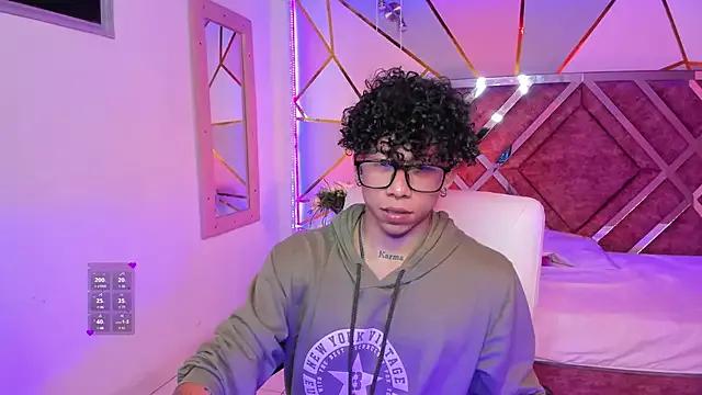 AkazaBoy_ on StripChat 
