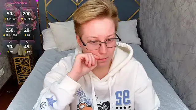 AlexandraGreen on StripChat