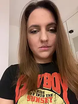 AliceDesmee on StripChat