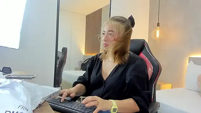 alma_fenix on StripChat