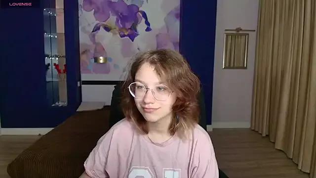 AngelinaLow from StripChat is Freechat