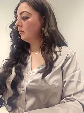 BaddieBellaUK on StripChat 