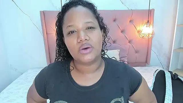 Belle_Brunette on StripChat 