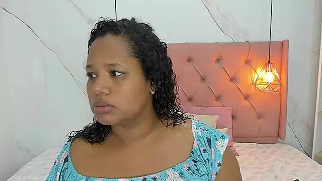 Belle_Brunette on StripChat 