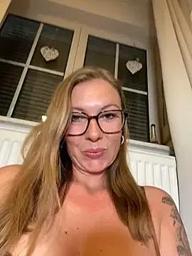 BunnyDiamond1 from StripChat