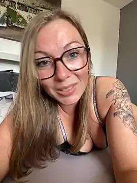 BunnyDiamond1 from StripChat