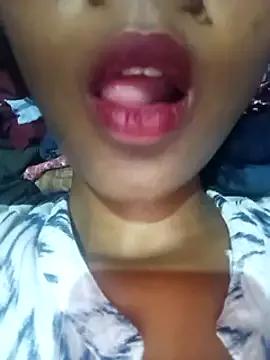 Butterfly_Simmie on StripChat 