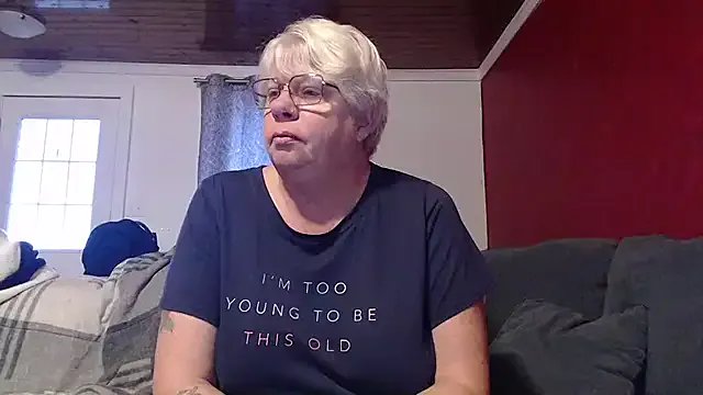 canadiancougar1965 on StripChat 