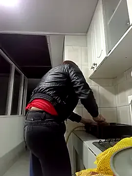 CARITOMIO on StripChat