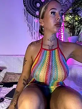 CheekyChels on StripChat 