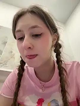 cuteperseon from StripChat is Freechat