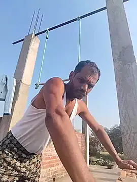 Daddyishere_19 on StripChat