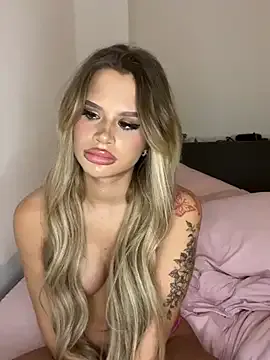 Danielaa_2005 on StripChat