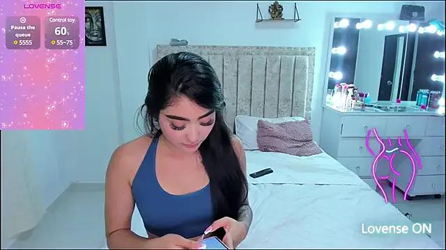 EmiilyEvans_ on StripChat 