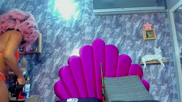 EMMAPARISS on StripChat