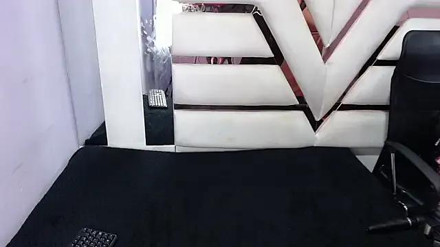 EmmyFerrari on StripChat