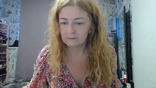 Helen1974 on StripChat 