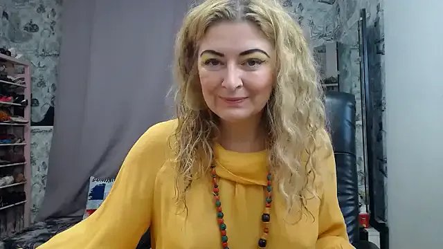 Helen1974 on StripChat 