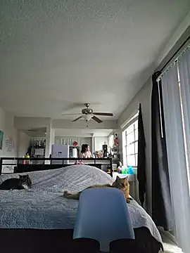 honeeyyy_pot on StripChat