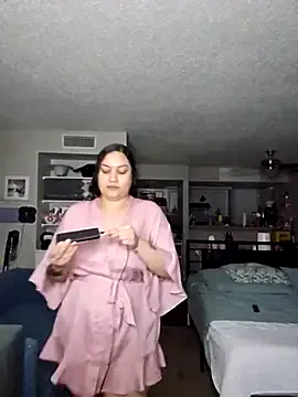 honeeyyy_pot on StripChat