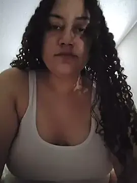 honeeyyy_pot on StripChat