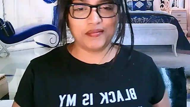 IndiaBlackPanther on StripChat 