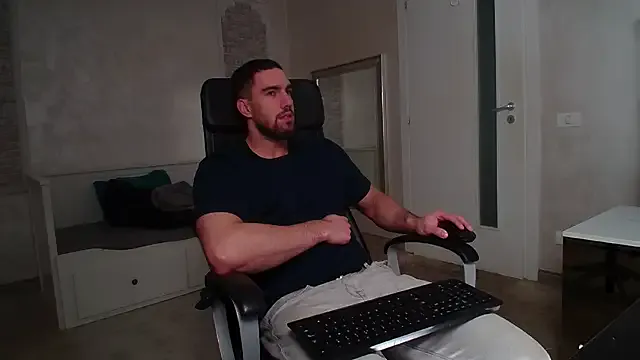 IvanHydee on StripChat