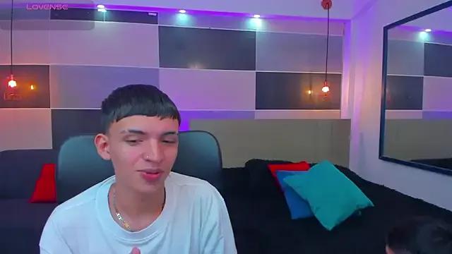 Juan_Nd_Steven from StripChat is Freechat